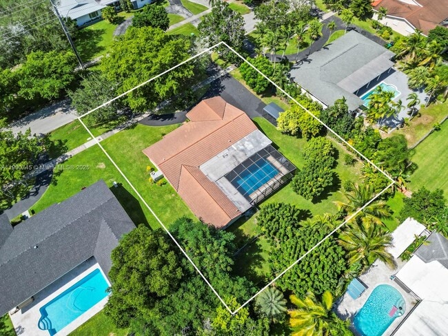 17223 SW 87th Ave in Palmetto Bay, FL - Building Photo - Building Photo