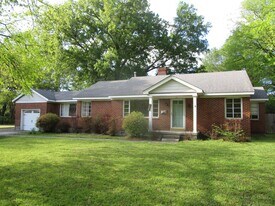 298 W Poplar Ave in Collierville, TN - Building Photo