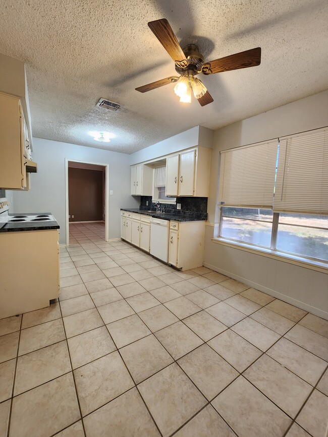 3205 Andy Ln in Tyler, TX - Building Photo - Building Photo