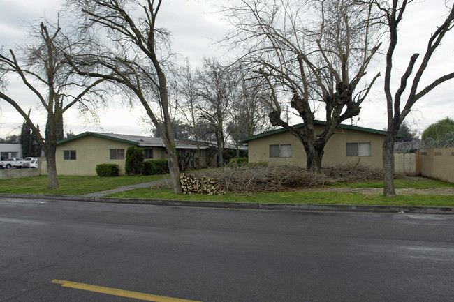 516 S G St in Madera, CA - Foto de edificio - Building Photo