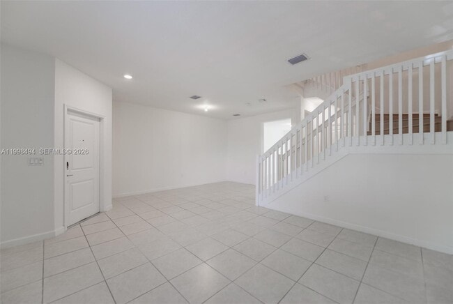 640 NE 207th St in North Miami Beach, FL - Building Photo - Building Photo