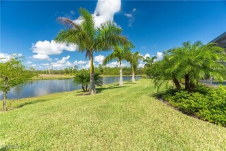 18460 WildBlue Blvd in Ft. Myers, FL - Foto de edificio - Building Photo