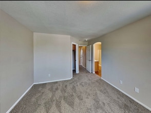 12993 E 47th Ave in Denver, CO - Foto de edificio - Building Photo