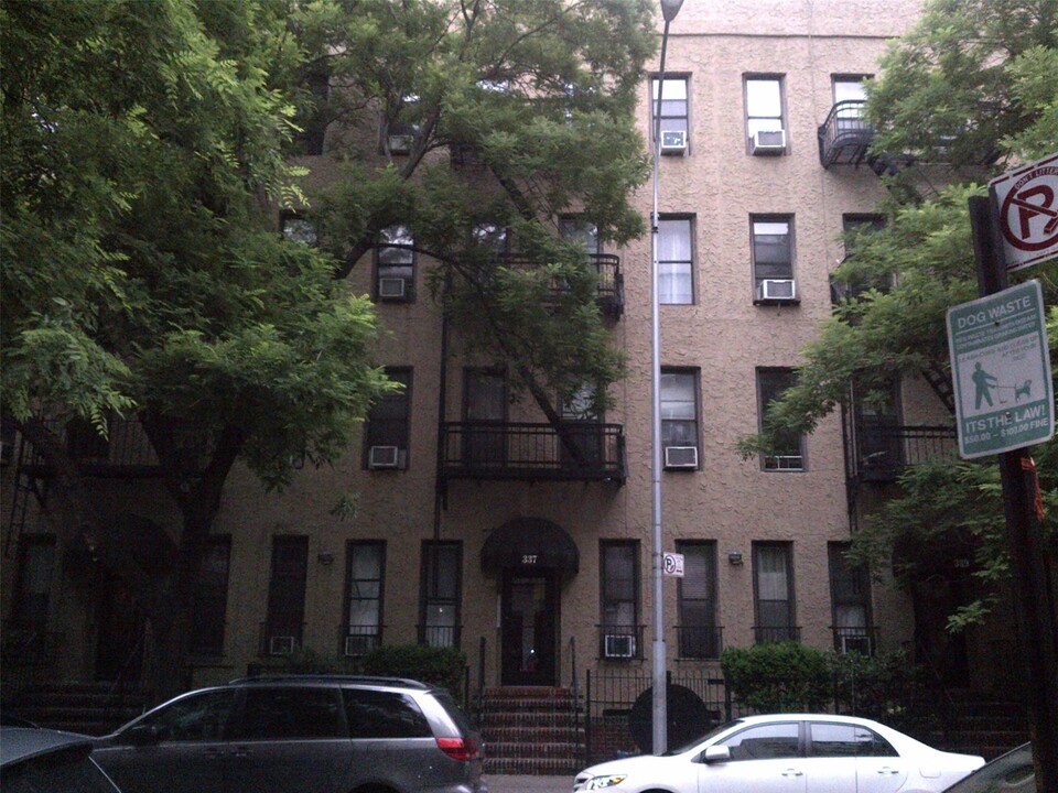 337 E 85th St in New York, NY - Building Photo