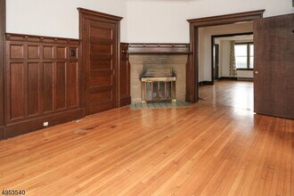 121 Park St-Unit -B in Montclair, NJ - Building Photo - Building Photo