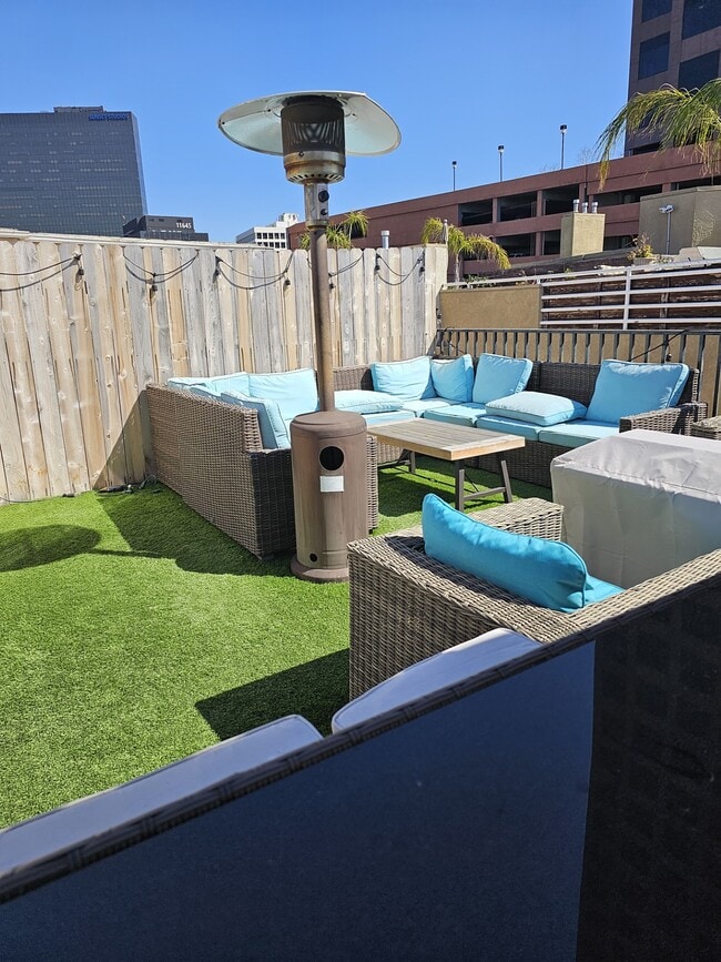 1150 Granville Ave in Los Angeles, CA - Building Photo - Building Photo