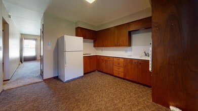 2114 Tyler St in Great Bend, KS - Building Photo - Building Photo