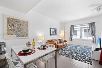 530 Ocean Dr in Miami Beach, FL - Building Photo - Building Photo