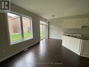142 Finegan Cir in Brampton, ON - Building Photo - Building Photo