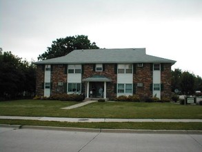 1060 Orange Ave in Marseilles, IL - Building Photo - Building Photo