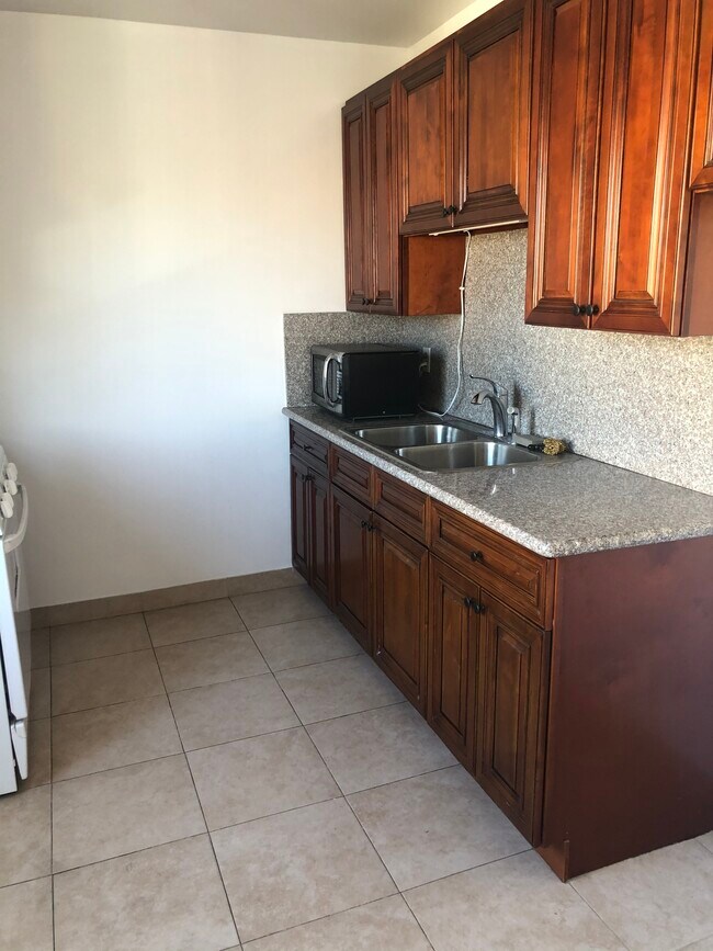 3426 Mentone Ave in Los Angeles, CA - Building Photo - Building Photo