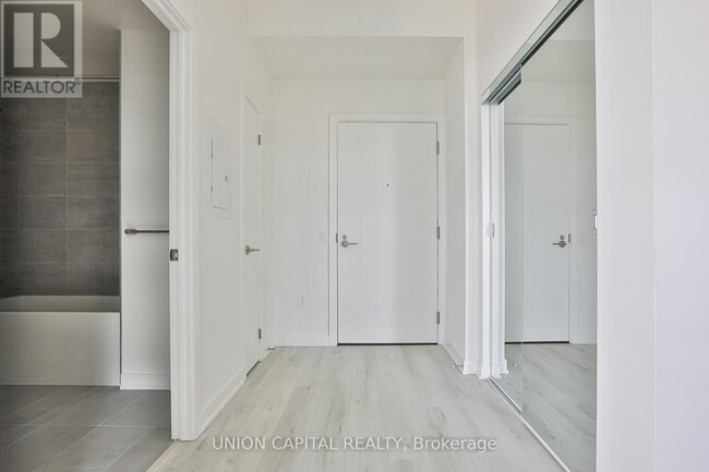 110 Broadway Ave in Toronto, ON - Building Photo - Building Photo