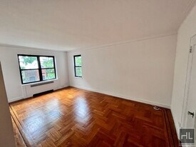 BROADWAY, Unit 1F in New York, NY - Building Photo