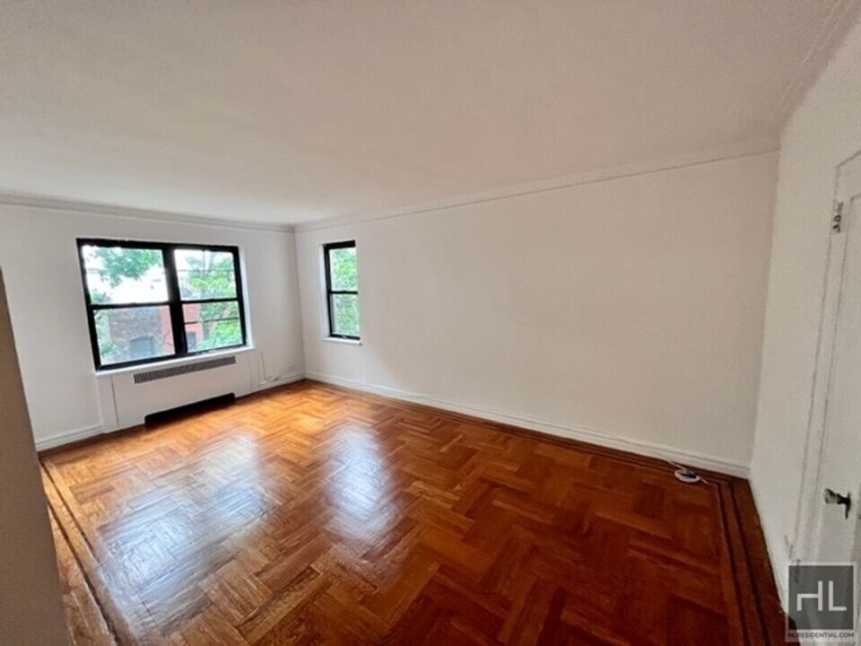 BROADWAY, Unit 1F in New York, NY - Building Photo