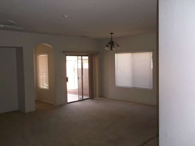 16817 W Cottonwood St in Surprise, AZ - Building Photo - Building Photo