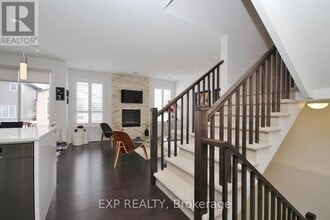 241 Balikun Heights in Ottawa, ON - Building Photo - Building Photo