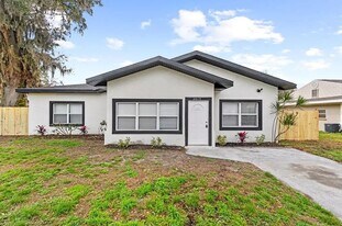 2015 Poe St in Lakeland, FL - Building Photo
