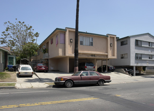 132 N Normandie Ave in Los Angeles, CA - Foto de edificio - Building Photo