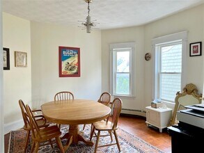 35 Rogers Ave, Unit 2 in Somerville, MA - Foto de edificio - Building Photo
