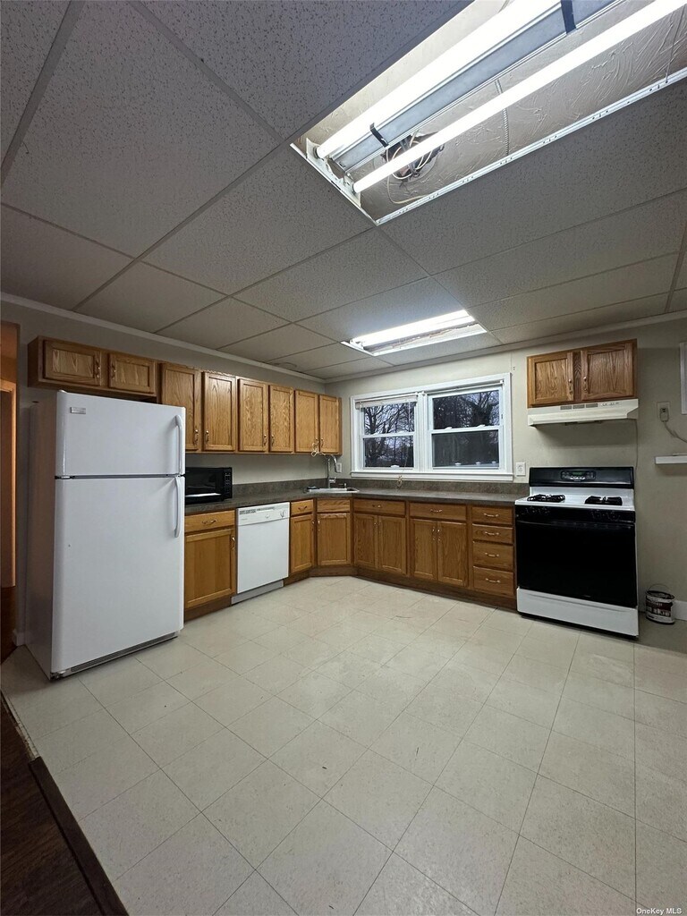 21 Lincoln Ave Rentals in Islip Terrace, NY