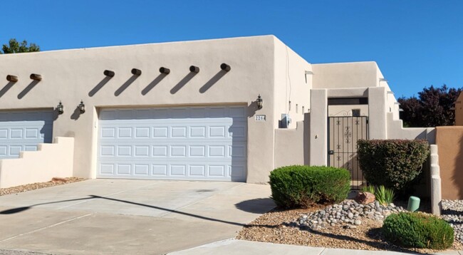 2264 Cll De Ortiz in Los Lunas, NM - Foto de edificio - Building Photo