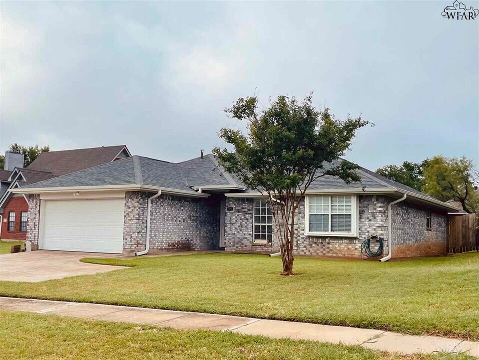 2413 Missile Rd in Wichita Falls, TX - Building Photo