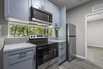 401 Putnam Dr in Tallahassee, FL - Building Photo - Building Photo