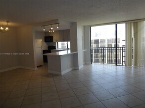 17021 N Bay Rd, Unit 1026 in Sunny Isles Beach, FL - Building Photo - Building Photo