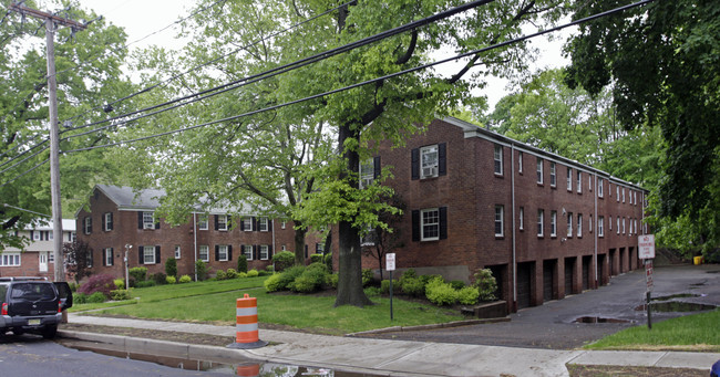 191 Knickerbocker Rd in Englewood, NJ - Foto de edificio - Building Photo