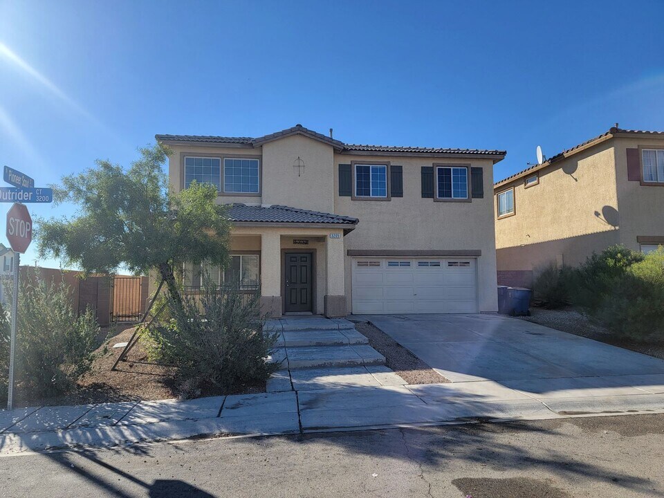 3205 Outrider Ct in North Las Vegas, NV - Building Photo