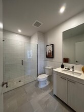 133 NE 24th St, Unit B6 in Miami, FL - Building Photo - Building Photo