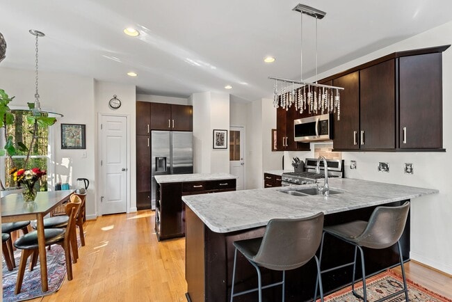 802 Creekstone Dr in Chapel Hill, NC - Building Photo - Building Photo