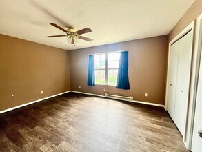 708 Douglas St-Unit -2 in Bloomington, IL - Foto de edificio - Building Photo