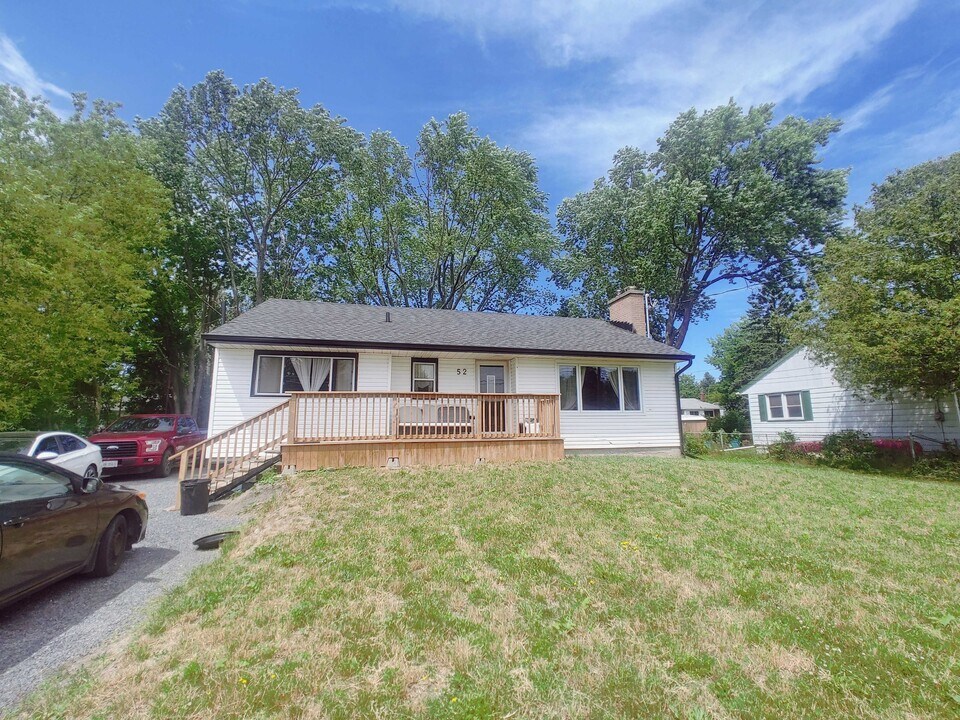 52 Olive Crescent in Kingston, ON - Building Photo