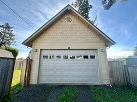 1942 S Gwin Rd in Mckinleyville, CA - Building Photo