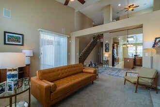 1812 W Bella Oaks Way in Hanford, CA - Building Photo - Building Photo