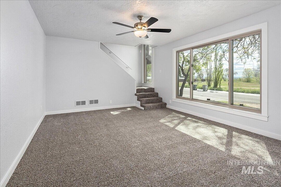 2306 N Montana Ave in Caldwell, ID - Foto de edificio