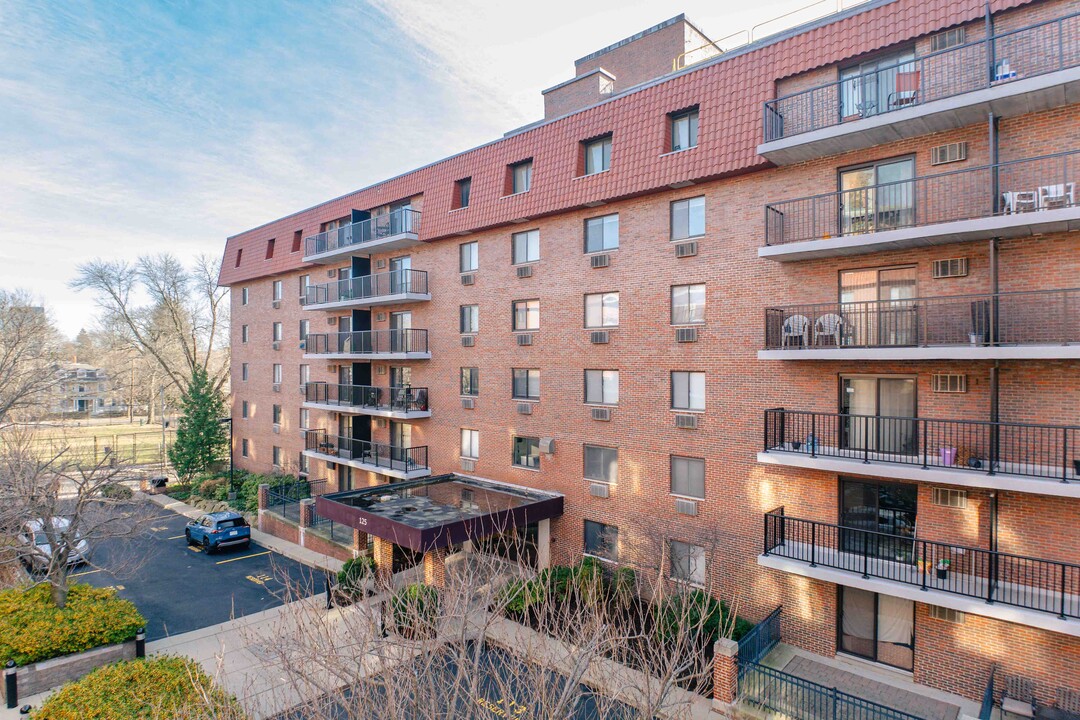 Amory House in Brookline, MA - Building Photo