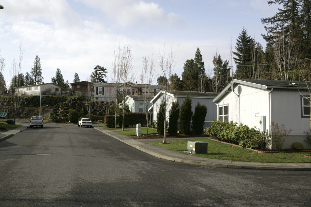 2600 NE 205th Ave in Fairview, OR - Building Photo