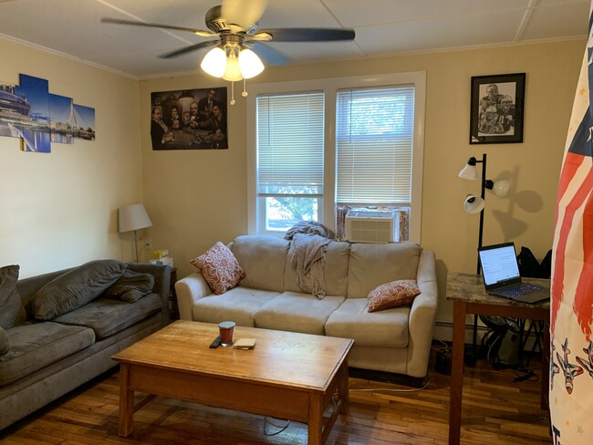 41 Cross St, Unit A in Somerville, MA - Building Photo - Building Photo
