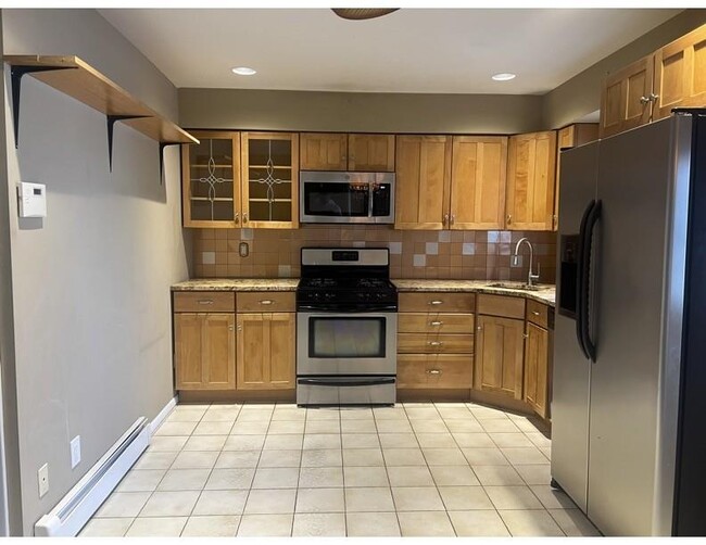 471 S Delaware Ave in Lindenhurst, NY - Building Photo - Building Photo