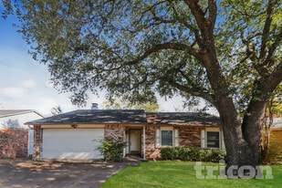 6026 Lakecrest Dr in Garland, TX - Building Photo