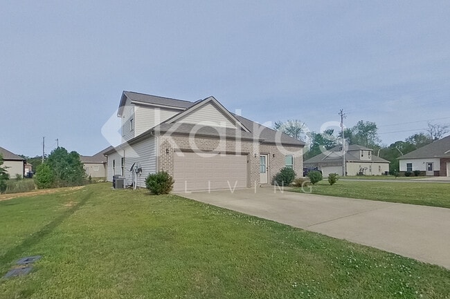 636 White Oak Cir, Unit DG-24 in Lincoln, AL - Foto de edificio - Building Photo