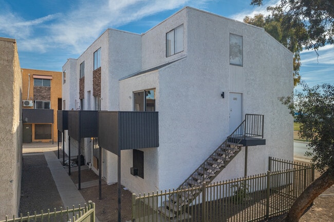 Las Casitas in Glendale, AZ - Building Photo - Building Photo