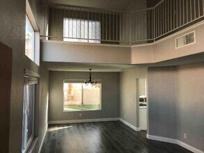 5620 Royal Castle Ln, Unit 204 in Las Vegas, NV - Building Photo - Building Photo
