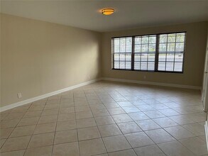 2420 SE 17th St, Unit 201C in Fort Lauderdale, FL - Foto de edificio - Building Photo