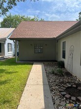 184 E Lincoln St in New Braunfels, TX - Building Photo - Building Photo