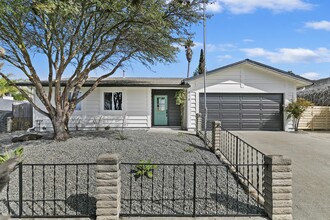 416 Gail Dr in Vista, CA - Building Photo - Building Photo