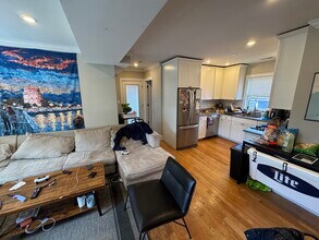 183 River St, Unit 2 in Cambridge, MA - Foto de edificio - Building Photo