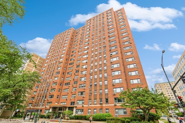 property at 2909 N Sheridan Rd